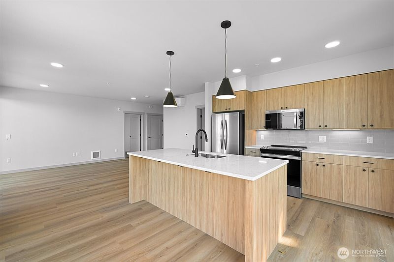 5th image of 820 N State Street #412