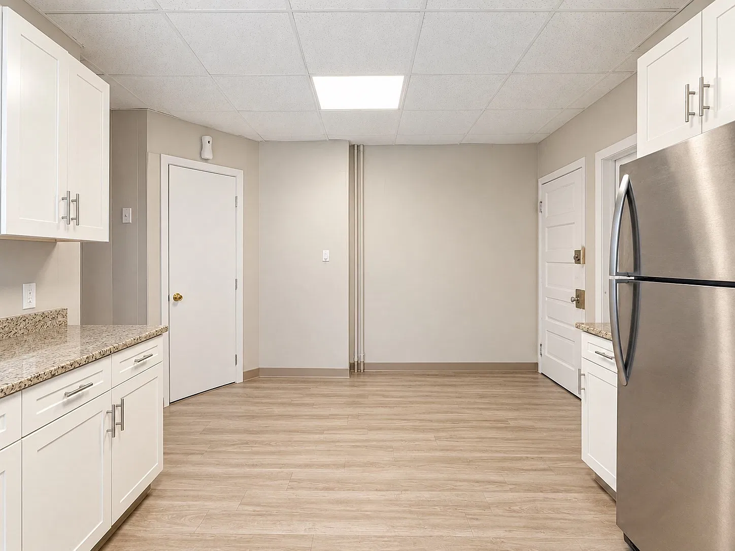 2 bed, 1.0 bath, 800 sqft, $2,400 — Photo 4