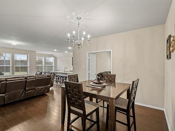 3rd image of 1805 Stephen Dr