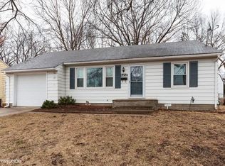 6439 Switzer Ln, Shawnee, KS 66203