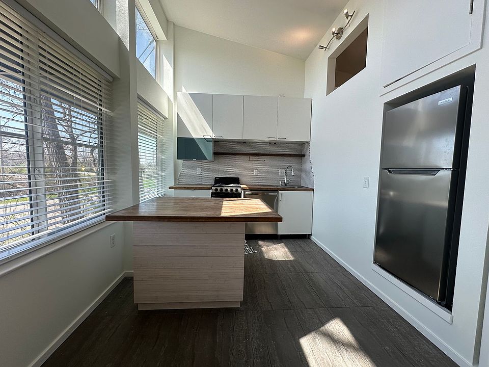 1st image of 3050 Anderberg Dr #10