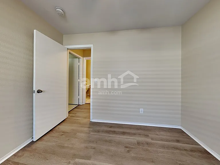 6323 W Winslow Ave — Photo 15