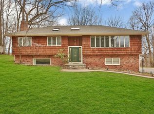 55 Galloway Ln, Valhalla, NY 10595