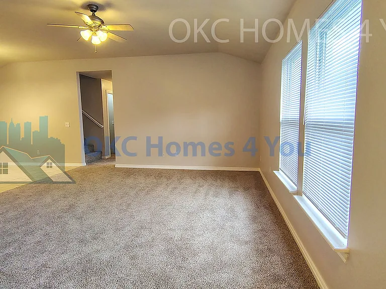 606 Garrison Ln — Photo 2