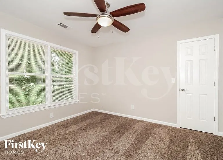 1985 Castle Royale Dr — Photo 11