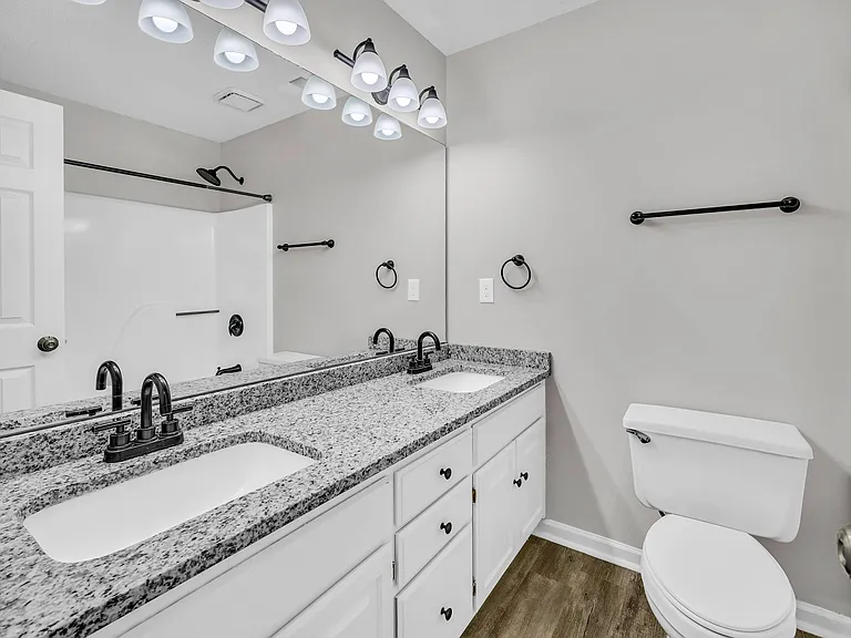 Middle Double Vanity Bath