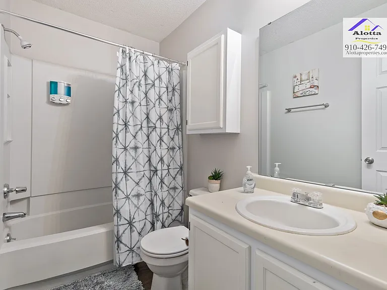 130 Girard Ave — Photo 20