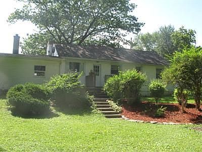 3rd image of 1003 Center St