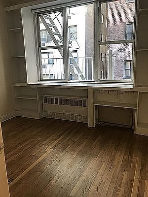1st image of 450 W 58th St Floor 4