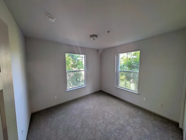 Building Photo - Diamond Ranch Dr