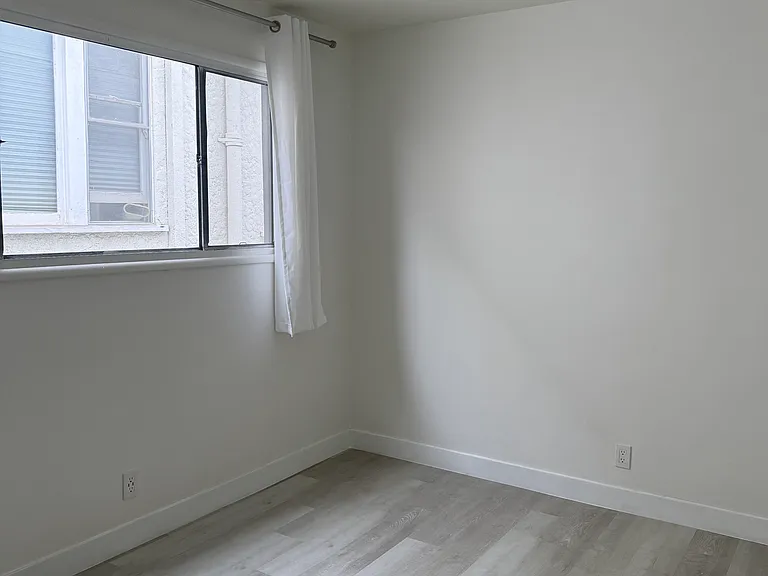 442 S Oakhurst Dr #4 — Photo 14