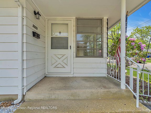 4th image of 2073 Hovsons Boulevard