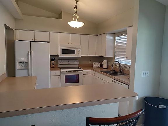 4th image of 5126 SW 19th Pl