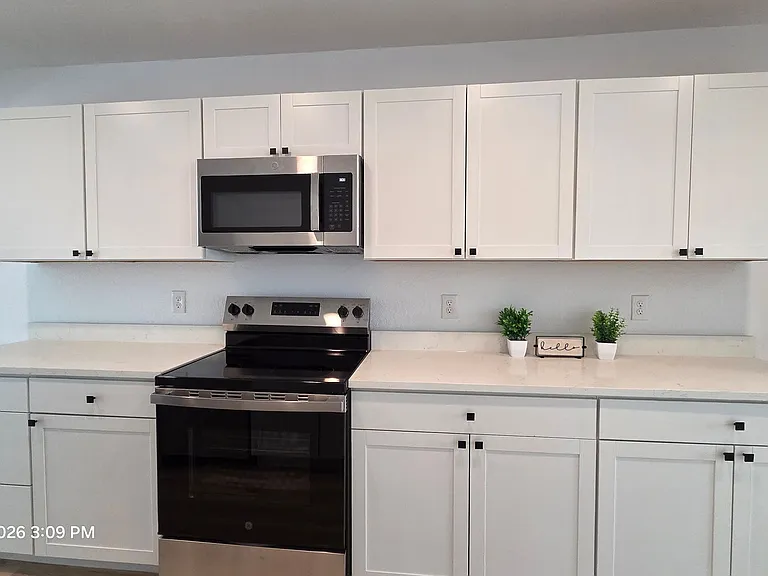 2530 W Woodlawn Ave — Photo 10