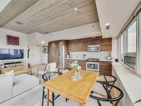 51 Lady Bank Rd #602, Toronto, ON M8Z 0C9