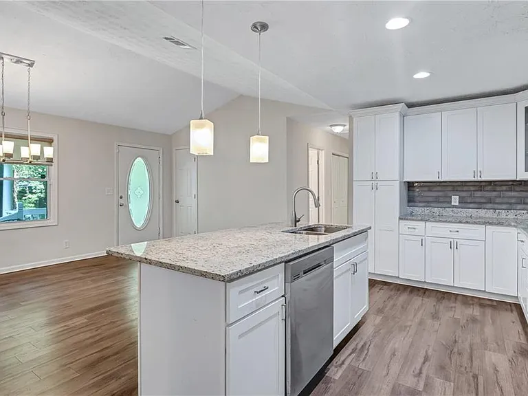 5772 Lilburn Stone Mountain Rd — Photo 35