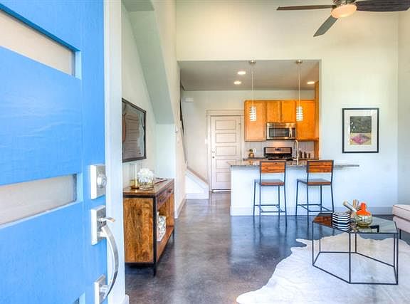 3rd image of 7009 Saint Johns Cir #B