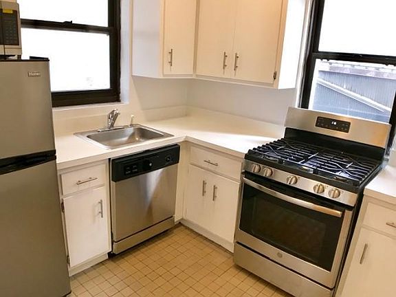 5th image of 235 E 46th St APT 5G