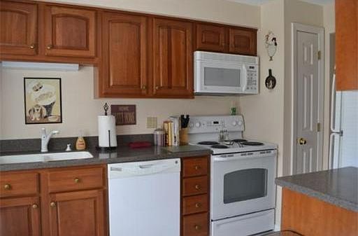 4th image of 2101 Pheasant Creek Ln