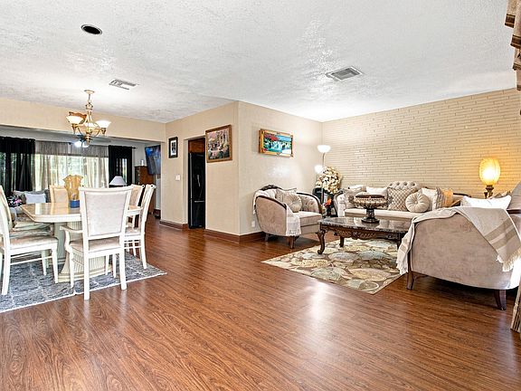 4th image of 655 W MELROSE Circle
