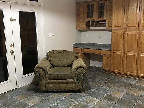 4th image of 1403 Saunders Dr