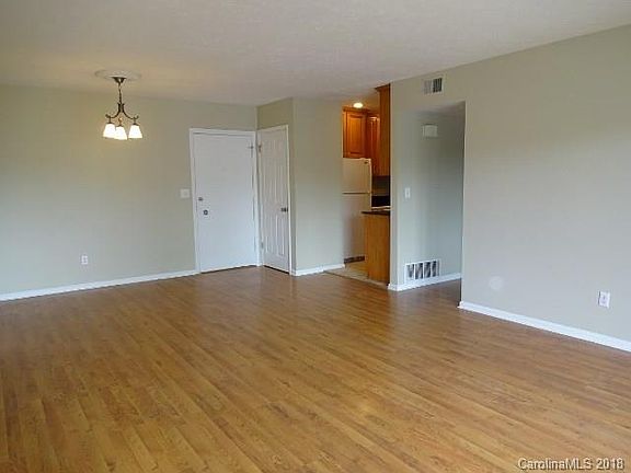 4th image of 427 6th Ave W