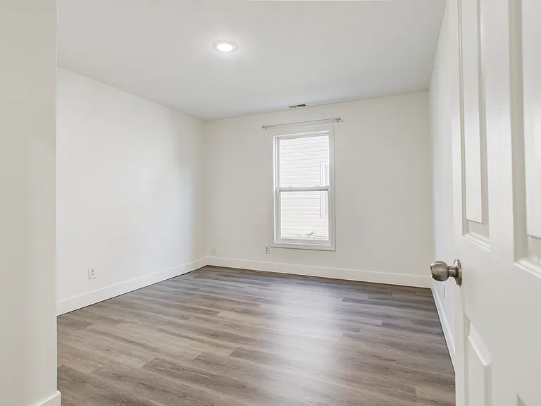 165 Westhaven Dr — Photo 35