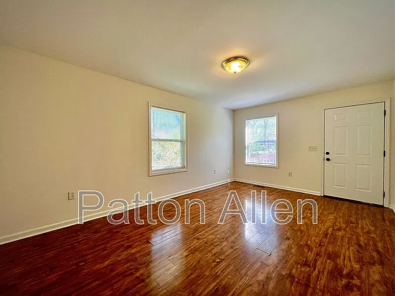 3 bed, 2.0 bath, 1056 sqft, $2,350 — Photo 3