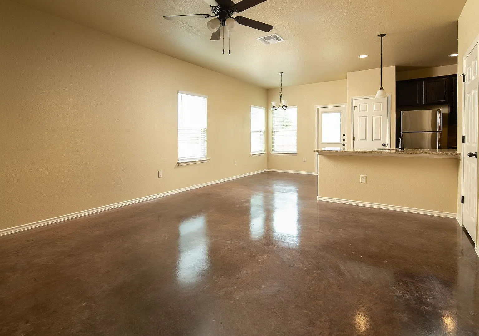 Gorgeous 3 Bedroom Duplex Located In Buda, Texas! — Photo 3