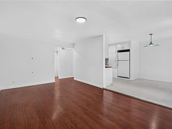 3rd image of 1122 E 57th St
