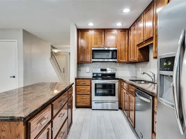 8219 Summer Side Dr, Austin, TX 78759