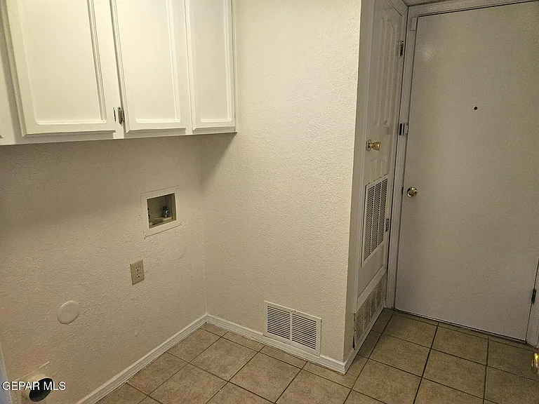 7700 Dianjou Dr — Photo 14