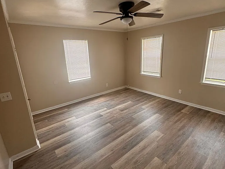 2306 Center Dr — Photo 12