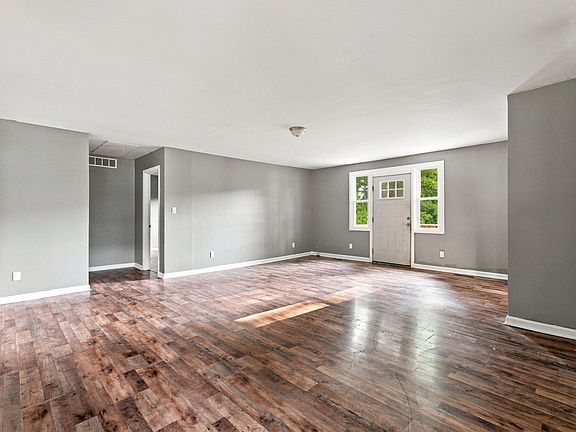 5th image of 137 Blake Ln
