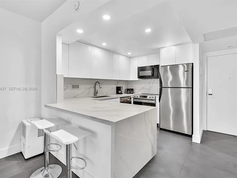 2301 Collins Ave #1543 — Photo 8