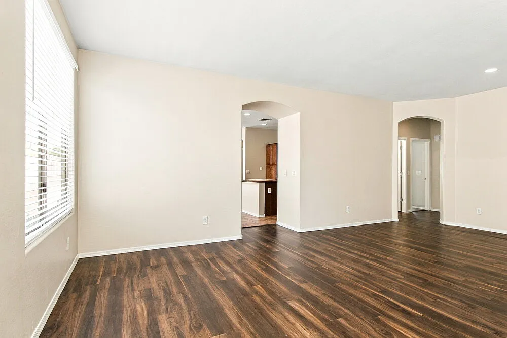 4 bed, 2.0 bath, 2034 sqft, $2,575 — Photo 3