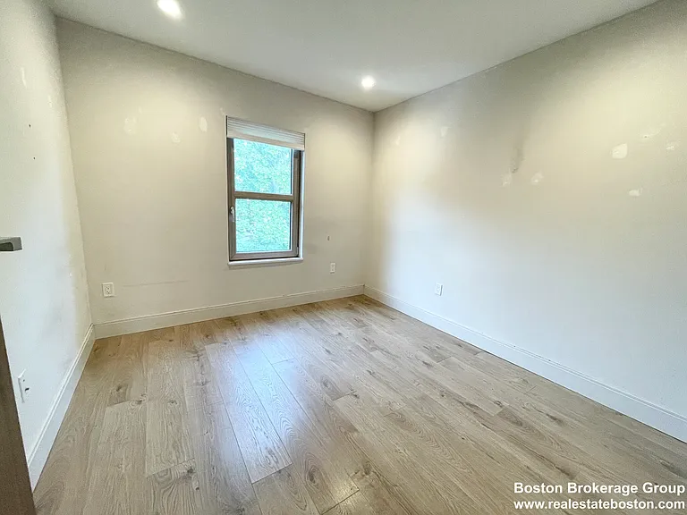 118 Buttonwood St #3 — Photo 6