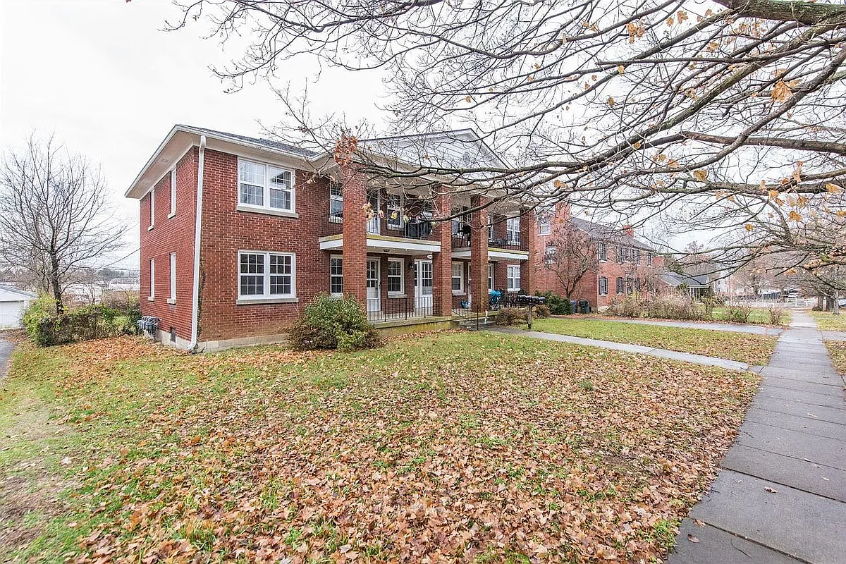 Building Photo - 1486 Meadowthorpe Ave #4