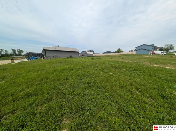 21516 Arabian Rd, Elkhorn, NE 68022