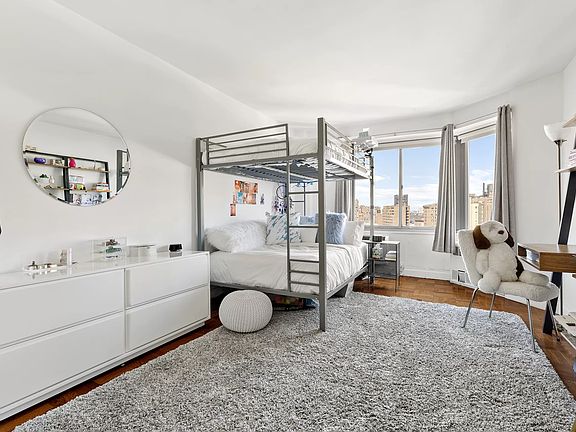 4th image of 175 W 12th St APT 16E