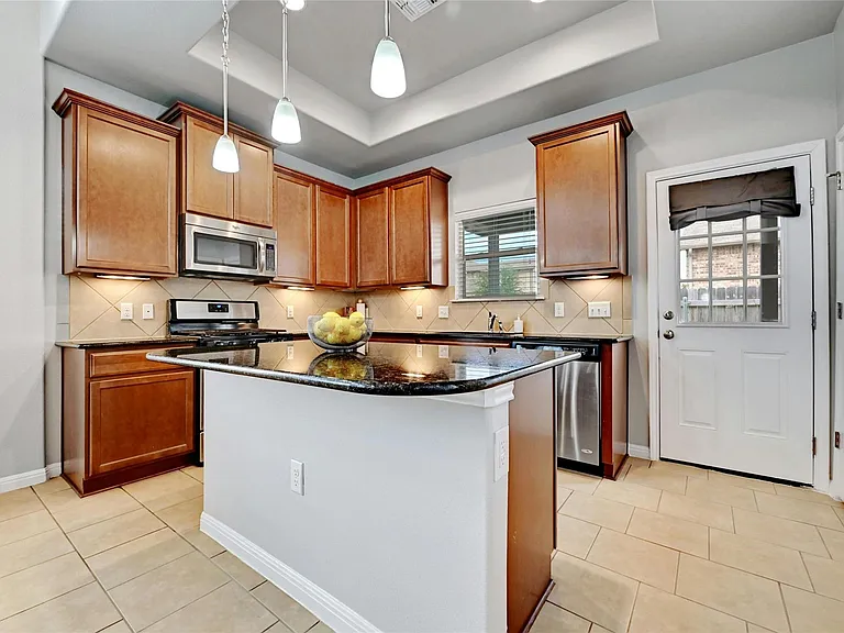 912 Sleepy Dell Ln — Photo 12