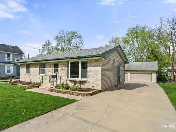 1117 Douglas Ave, Aurora, IL 60505
