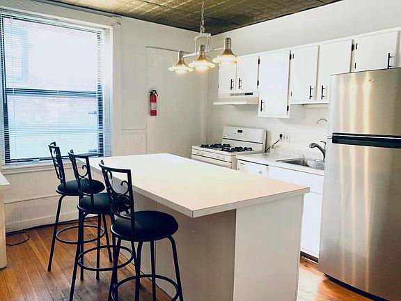 3rd image of 384 Riverway APT 4