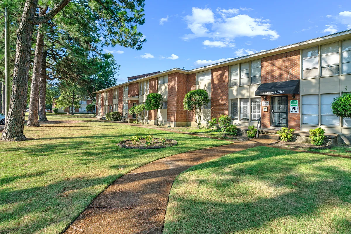 Photo 1 of 7 - Oak Grove Flats - Memphis, TN Primary Photo - Oak Grove Flats