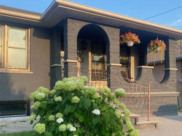 33 Alhart Dr, Toronto, ON M9V 2N1