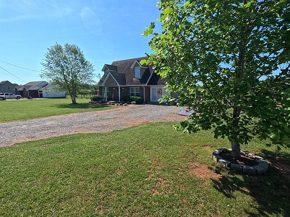 3rd image of 124 Davis Ln