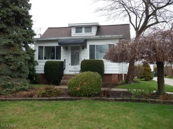 1562 Roselawn Rd, Mayfield Heights, OH 44124