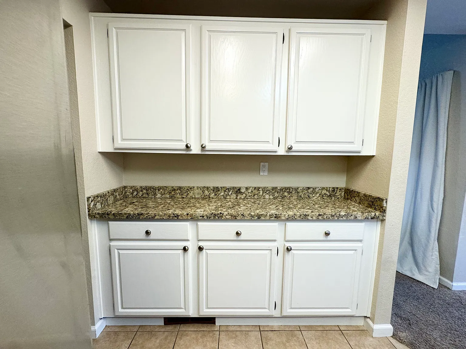 3 bed, 2.5 bath, 1528 sqft, $3,820 — Photo 2