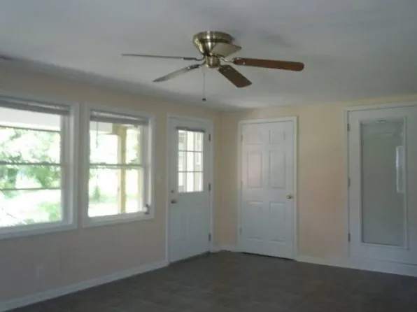 12 Carousel Ct #A, Wilmington, DE 19808