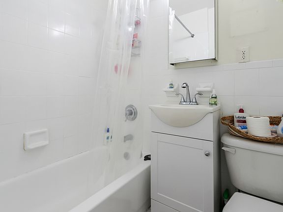 5th image of 637 Putnam Ave #1